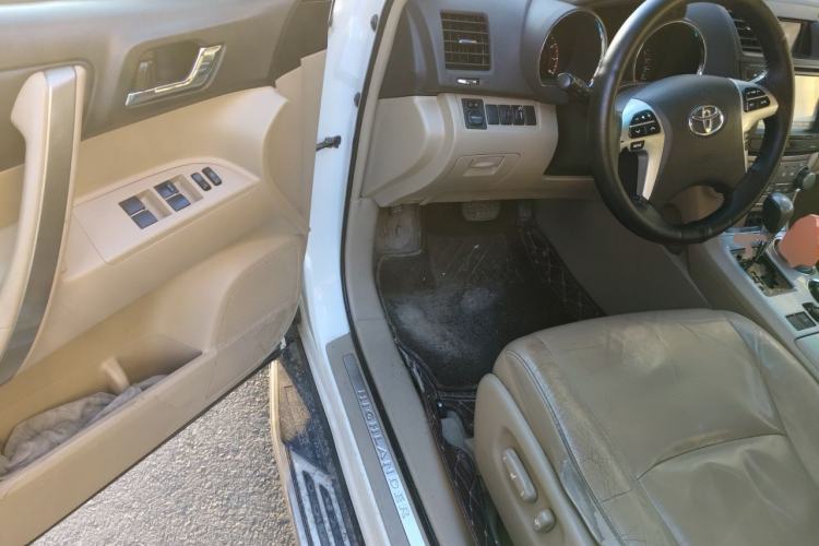 Used Toyota Highlander 2012 2.7L Two-Wheel Drive 7-Seater Luxury Navigation Edition Driver Seat