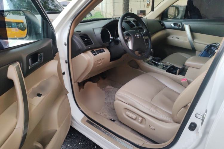 Used Toyota Highlander 2012 2.7L Two-Wheel Drive 7-Seater Luxury Edition Driver Seat