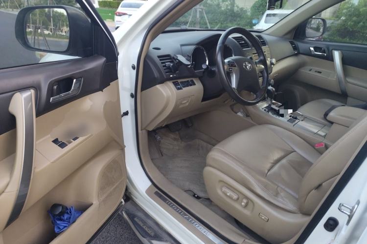 Used Toyota Highlander 2012 2.7L Two-Wheel Drive 7-Seater Luxury Edition Driver Seat