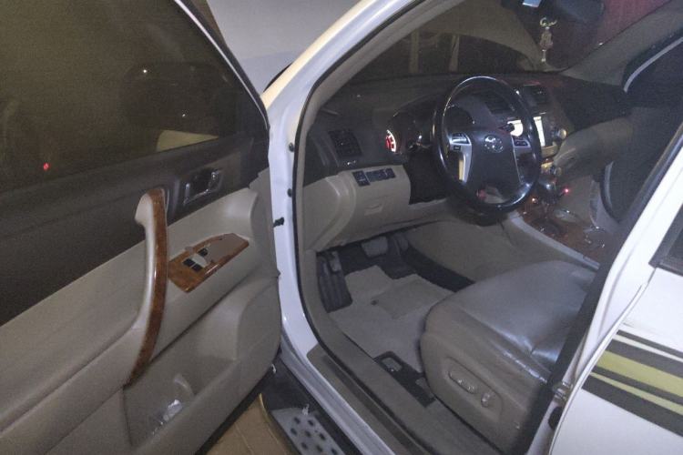 Used Toyota Highlander 2012 2.7L Two-Wheel Drive 7-Seater Luxury Edition Driver Seat