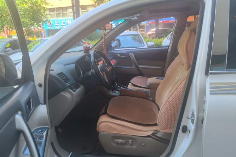 Used Toyota Highlander 2012 2.7L Two-Wheel Drive 7-Seater Luxury Edition Driver Seat