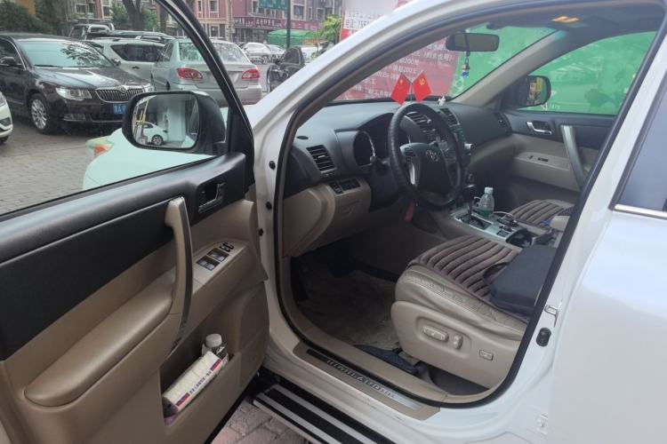 Used Toyota Highlander 2012 2.7L Two-Wheel Drive 7-Seater Luxury Edition Driver Seat