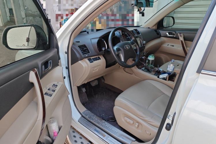 Used Toyota Highlander 2012 2.7L Two-Wheel Drive 7-Seater Luxury Edition Driver Seat
