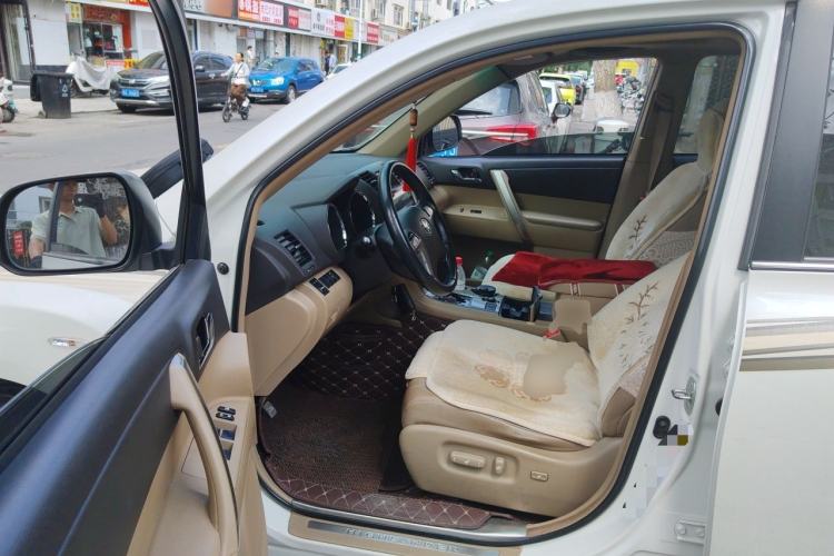 Used Toyota Highlander 2012 2.7L Two-Wheel Drive 7-Seater Luxury Edition Driver Seat
