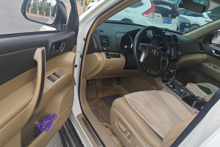 Used Toyota Highlander 2012 2.7L Two-Wheel Drive 7-Seater Luxury Edition Driver Seat