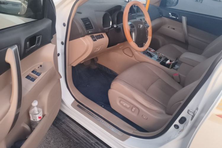 Used Toyota Highlander 2012 2.7L Two-Wheel Drive 7-Seater Luxury Edition Driver Seat