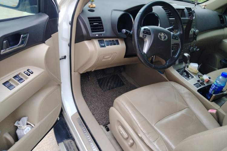 Used Toyota Highlander 2012 2.7L Two-Wheel Drive 7-Seater Luxury Edition Driver Seat