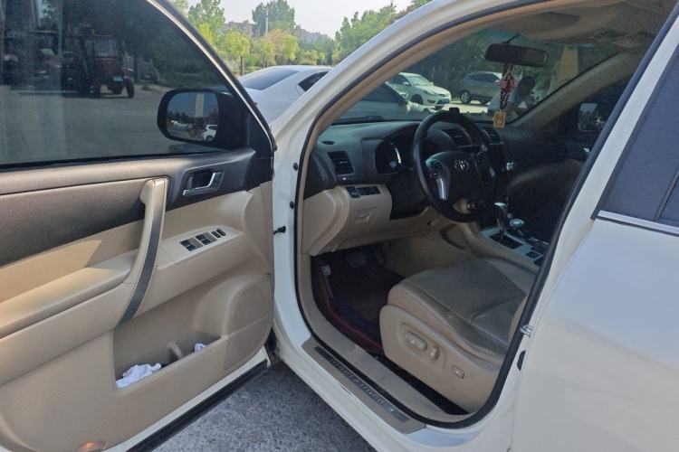 Used Toyota Highlander 2012 2.7L Two-Wheel Drive 7-Seater Luxury Edition Driver Seat