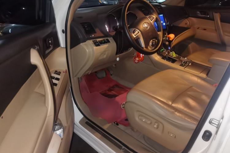 Used Toyota Highlander 2012 2.7L Two-Wheel Drive 7-Seater Luxury Edition Driver Seat