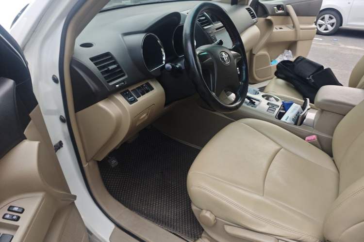 Used Toyota Highlander 2012 2.7L Two-Wheel Drive 7-Seater Elite Edition Driver Seat