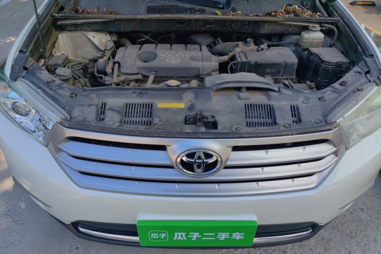 Used Toyota Highlander 2012 2.7L Two-Wheel Drive 7-Seater Luxury Edition Engine Bay