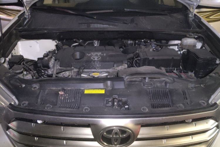 Used Toyota Highlander 2012 2.7L Two-Wheel Drive 7-Seater Luxury Edition Engine Bay