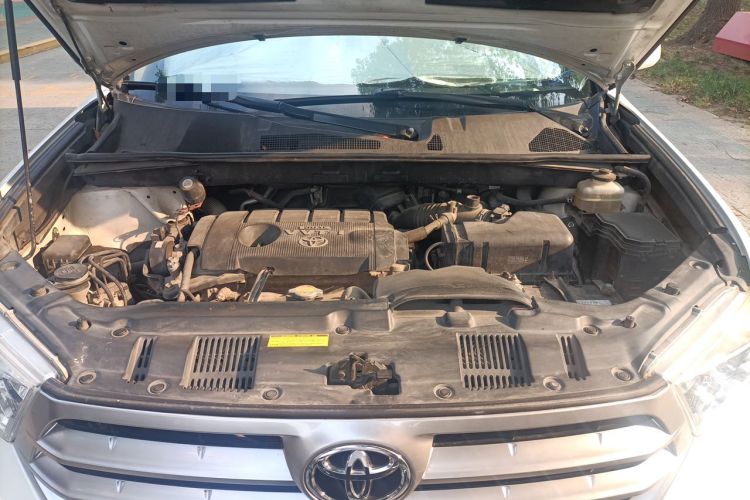 Used Toyota Highlander 2012 2.7L Two-Wheel Drive 7-Seater Luxury Edition Engine Bay