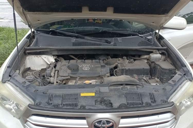 Used Toyota Highlander 2012 2.7L Two-Wheel Drive 5-Seater Sport Edition Engine Bay