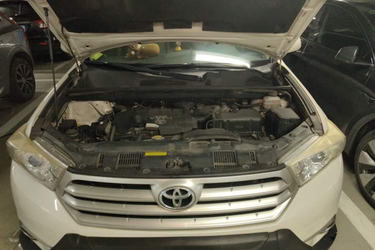 Used Toyota Highlander 2012 2.7L Two-Wheel Drive 7-Seater Luxury Edition Engine Bay