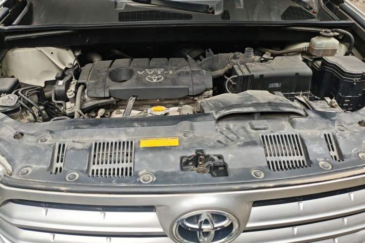 Used Toyota Highlander 2012 2.7L Two-Wheel Drive 7-Seater Elite Edition Engine Bay