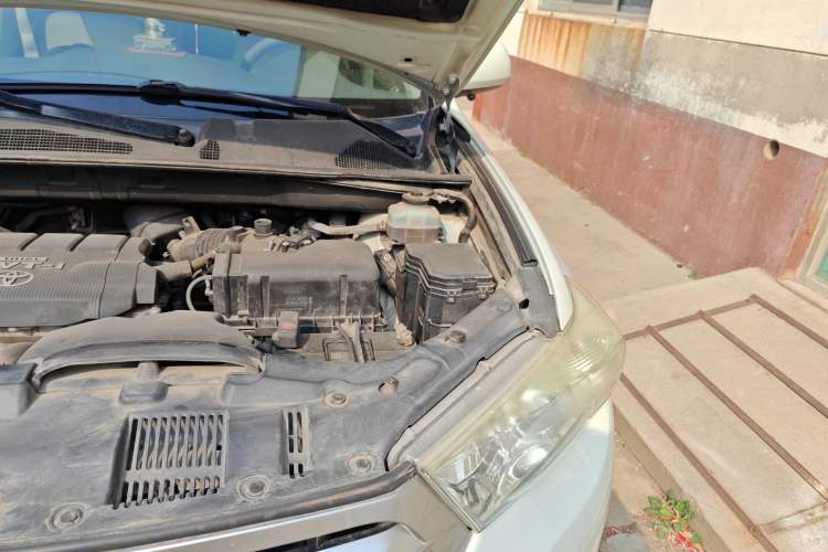 Used Toyota Highlander 2012 2.7L Two-Wheel Drive 7-Seater Luxury Edition Engine Bay Left