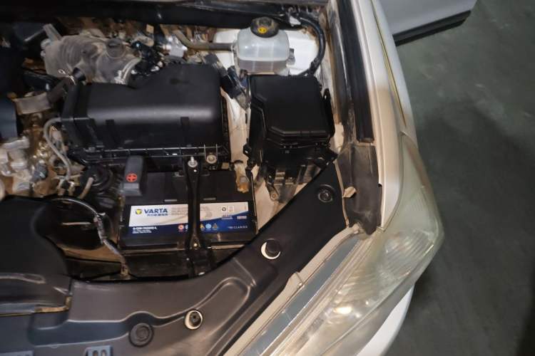 Used Toyota Highlander 2012 2.7L Two-Wheel Drive 7-Seater Luxury Edition Engine Bay Left