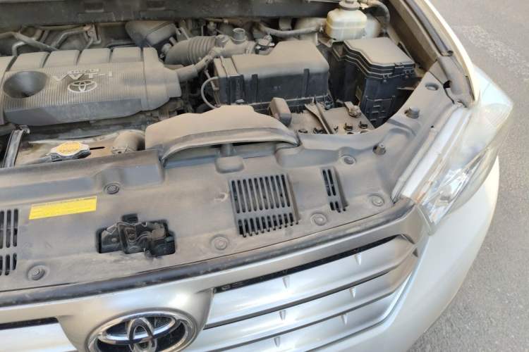 Used Toyota Highlander 2012 2.7L Two-Wheel Drive 7-Seater Luxury Navigation Edition Engine Bay Left