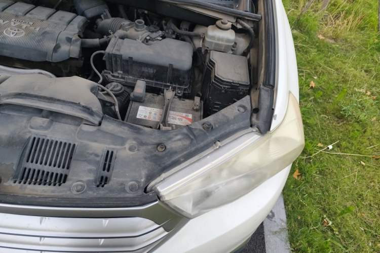 Used Toyota Highlander 2012 2.7L Two-Wheel Drive 7-Seater Luxury Edition Engine Bay Left