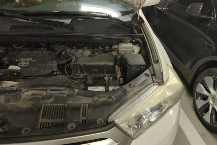 Used Toyota Highlander 2012 2.7L Two-Wheel Drive 7-Seater Luxury Edition Engine Bay Left