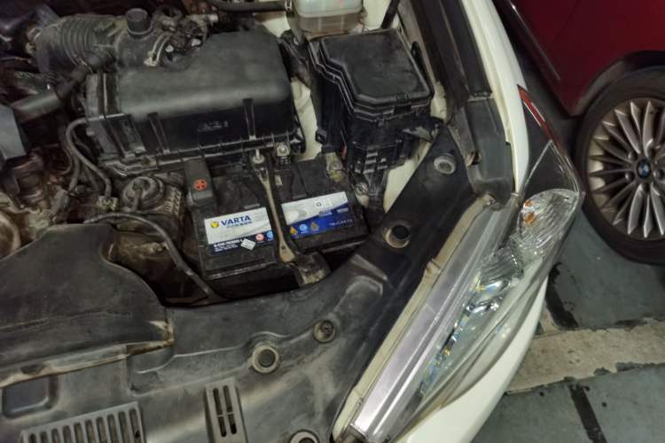 Used Toyota Highlander 2012 2.7L Two-Wheel Drive 5-Seater Sport Edition Engine Bay Left