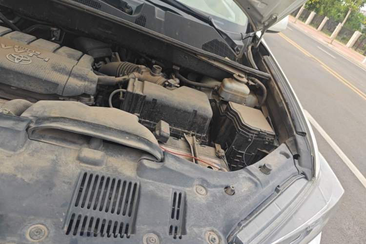 Used Toyota Highlander 2012 2.7L Two-Wheel Drive 7-Seater Luxury Edition Engine Bay Left