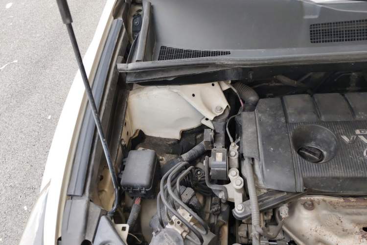Used Toyota Highlander 2012 2.7L Two-Wheel Drive 7-Seater Luxury Edition Engine Bay Right