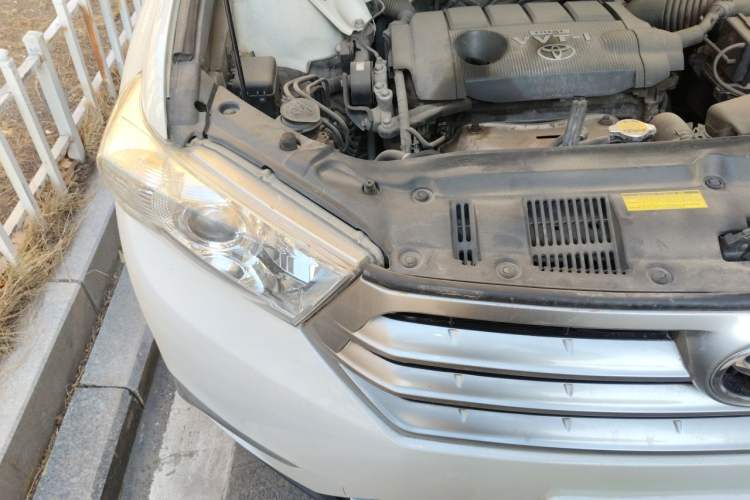 Used Toyota Highlander 2012 2.7L Two-Wheel Drive 7-Seater Luxury Navigation Edition Engine Bay Right