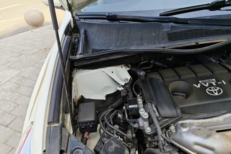 Used Toyota Highlander 2012 2.7L Two-Wheel Drive 7-Seater Luxury Edition Engine Bay Right