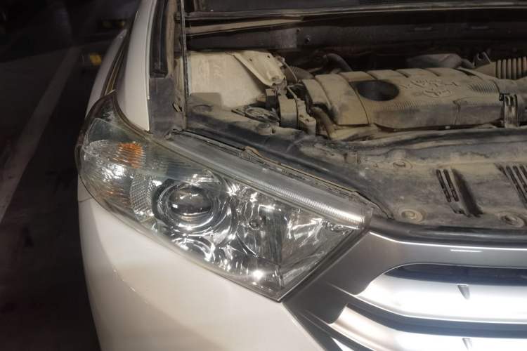 Used Toyota Highlander 2012 2.7L Two-Wheel Drive 7-Seater Luxury Edition Engine Bay Right