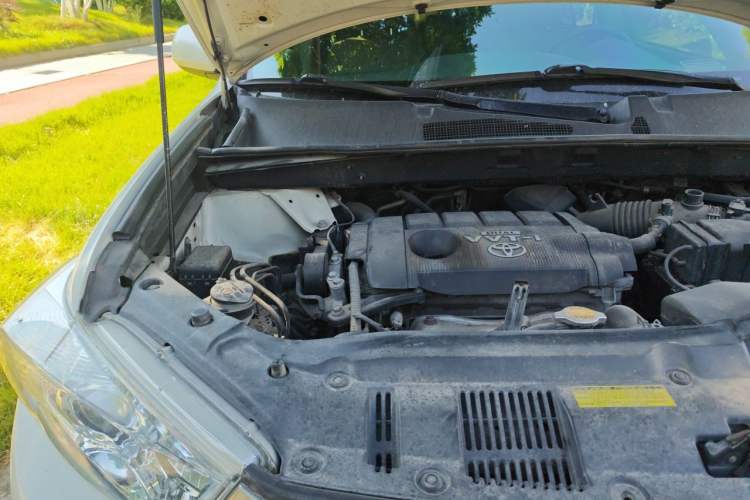 Used Toyota Highlander 2012 2.7L Two-Wheel Drive 7-Seater Luxury Edition Engine Bay Right