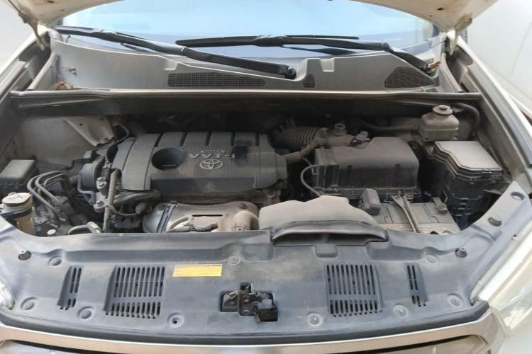 Used Toyota Highlander 2012 2.7L Two-Wheel Drive 7-Seater Luxury Edition Engine Bay