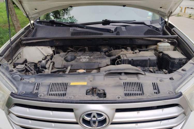 Used Toyota Highlander 2012 2.7L Two-Wheel Drive 7-Seater Luxury Edition Engine Bay