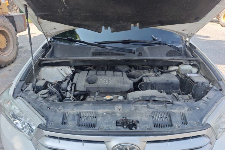Used Toyota Highlander 2012 2.7L Two-Wheel Drive 7-Seater Luxury Edition Engine Bay