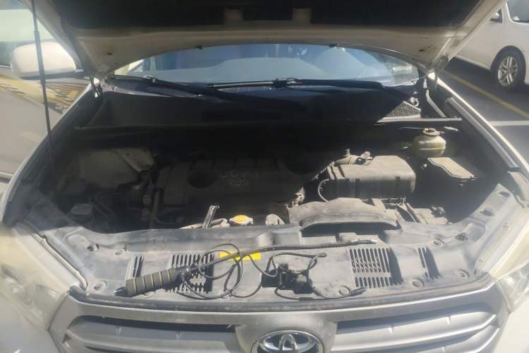 Used Toyota Highlander 2012 2.7L Two-Wheel Drive 7-Seater Luxury Edition Engine Bay