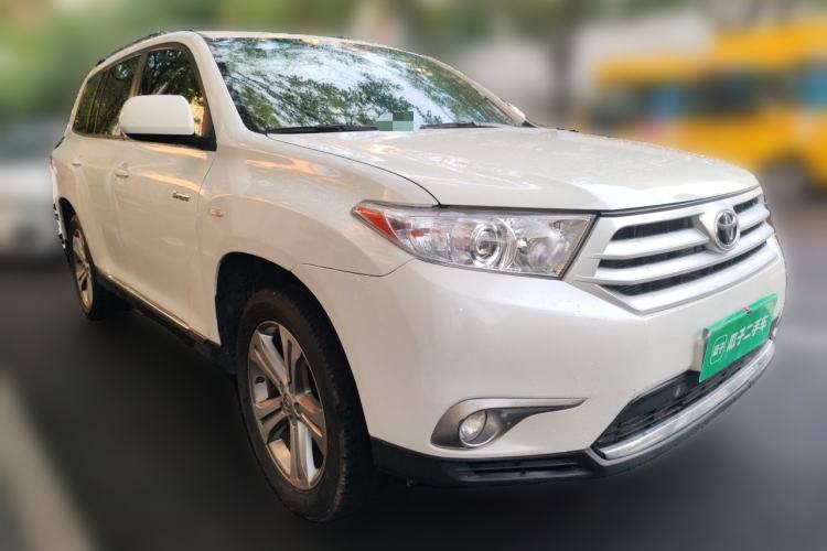 Used Toyota Highlander 2012 2.7L Two-Wheel Drive 7-Seater Luxury Edition Front Right 45 Deg