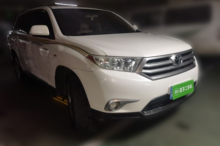 Used Toyota Highlander 2012 2.7L Two-Wheel Drive 7-Seater Luxury Edition Front Right 45 Deg