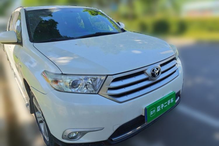 Used Toyota Highlander 2012 2.7L Two-Wheel Drive 7-Seater Luxury Edition Front Right 45 Deg
