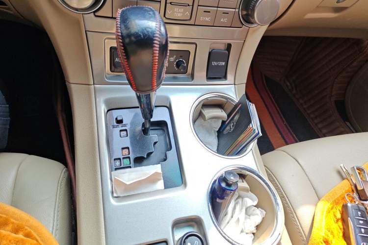 Used Toyota Highlander 2012 2.7L Two-Wheel Drive 7-Seater Luxury Edition Gear Lever