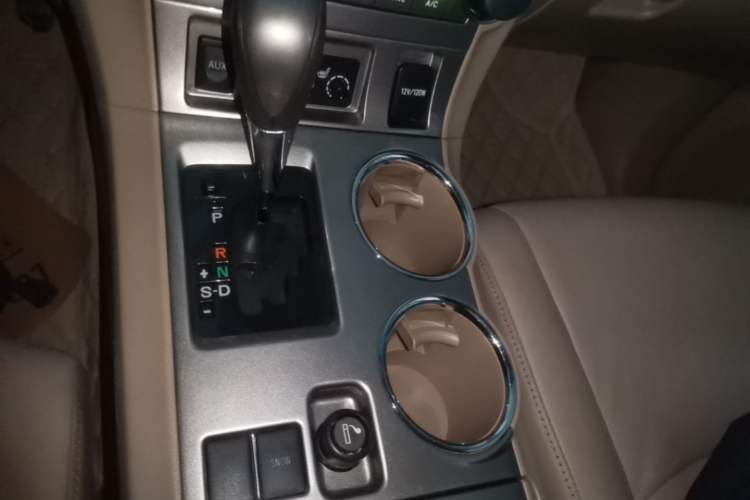 Used Toyota Highlander 2012 2.7L Two-Wheel Drive 7-Seater Luxury Edition Gear Lever