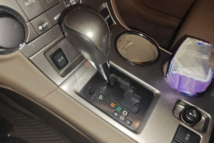 Used Toyota Highlander 2012 2.7L Two-Wheel Drive 7-Seater Luxury Edition Gear Lever