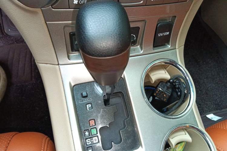 Used Toyota Highlander 2012 2.7L Two-Wheel Drive 7-Seater Luxury Edition Gear Lever