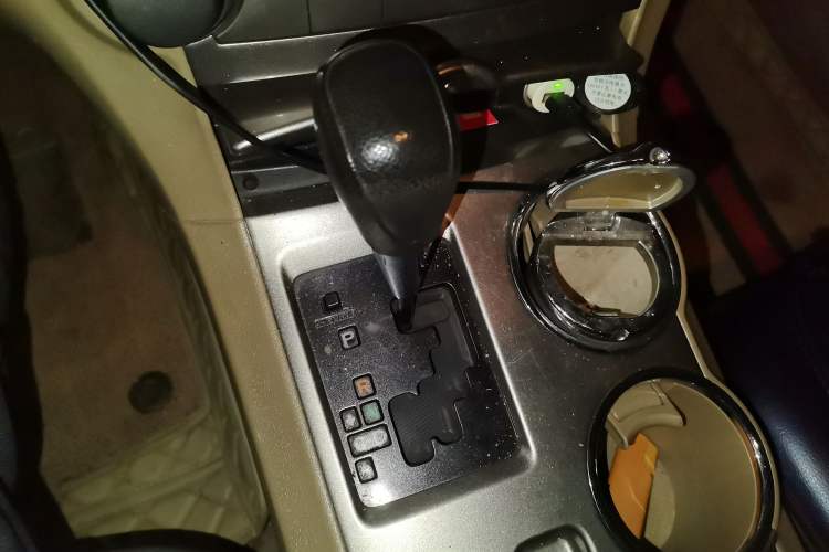 Used Toyota Highlander 2012 2.7L 2WD 5-Seater Elite Edition Gear Lever