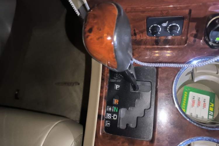 Used Toyota Highlander 2012 2.7L Two-Wheel Drive 7-Seater Luxury Edition Gear Lever