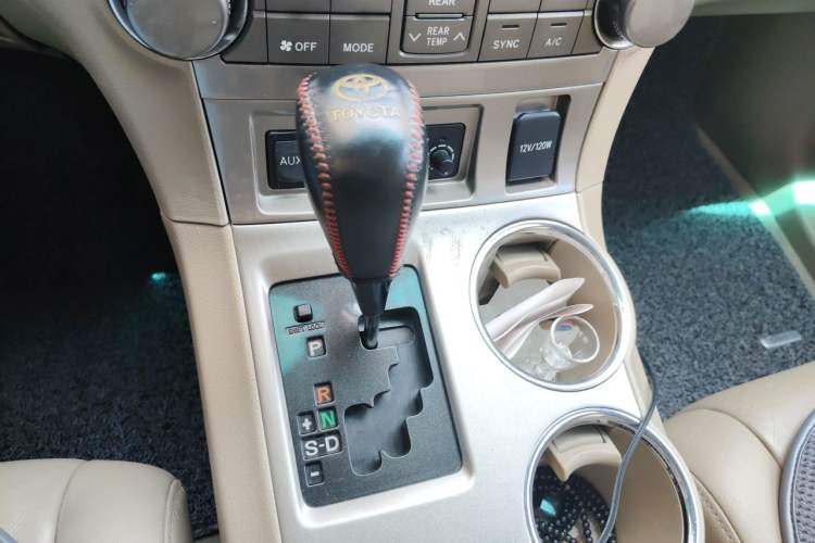 Used Toyota Highlander 2012 2.7L Two-Wheel Drive 7-Seater Luxury Edition Gear Lever
