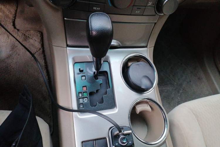 Used Toyota Highlander 2012 2.7L Two-Wheel Drive 7-Seater Elite Edition Gear Lever