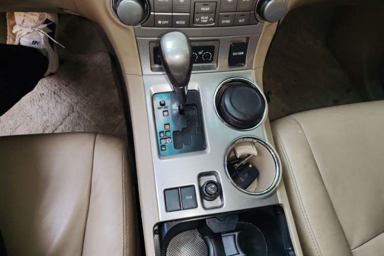 Used Toyota Highlander 2012 2.7L Two-Wheel Drive 7-Seater Luxury Edition Gear Lever