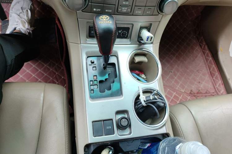 Used Toyota Highlander 2012 2.7L Two-Wheel Drive 7-Seater Luxury Edition Gear Lever