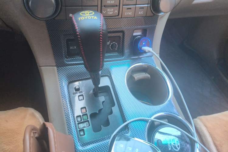 Used Toyota Highlander 2012 2.7L Two-Wheel Drive 7-Seater Luxury Edition Gear Lever